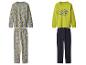 Zwei Kinder-Grinch-Pyjamas: ein graues mit Muster und ein gelbes mit Schriftzug.