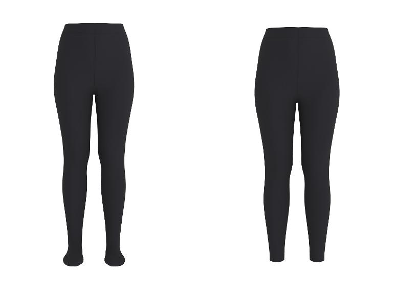 Zwei Paar schwarze Leggings, eine mit bedeckten Füßen, die andere mit offenen Füßen.