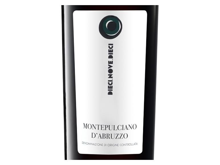 Flasche Rotwein mit Etikett 'Montepulciano D'Abruzzo'