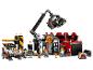 LEGO City Set mit Garage, Rennwagen, Kran und Minifiguren.
