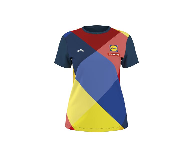 Blaues, rotes und gelbes T-Shirt mit geometrischen Mustern.