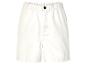 Weiße Baumwollshorts.