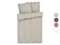 Beiges Bettwäscheset mit zwei Kissen und einer Bettdecke, mit Farboptionen.