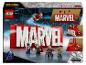 LEGO Marvel Set mit roten und weißen Buchstaben, Iron Man, Captain America, Thor, Black Widow und Hulk Minifiguren.