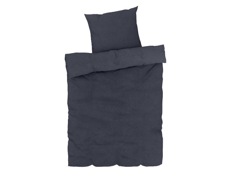 Dunkelblaue Bettwäsche aus gewaschenem Leinen: Bettbezug, Kissenbezug und Kopfkissenbezug.