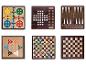Sechs Holzbrettspiele, darunter Ludo, Backgammon und Schach.
