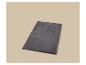 Grauer, rechteckiger Badteppich aus weichem Material.