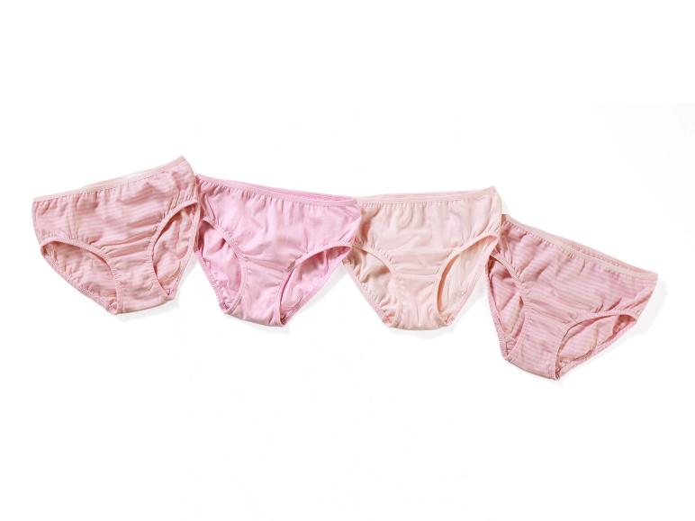 Vier rosafarbene Unterhosen, darunter eine gestreifte.