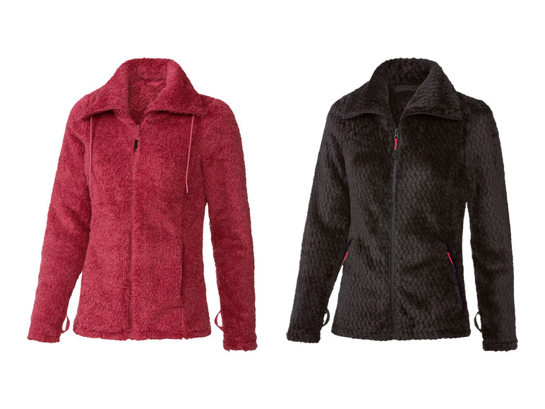 Zwei Fleecejacken, eine rosa und eine schwarze.