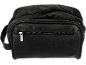 Schwarze Leder-Kulturtasche mit Reißverschlüssen und Griff.
