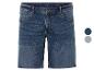 Eine Jeans-Shorts in verschiedenen Farben.