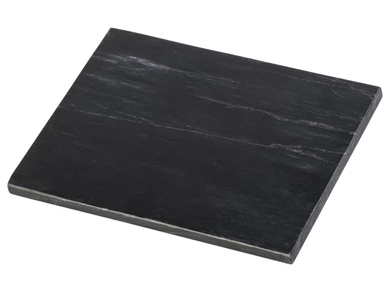 Ein schwarzes Marmor-Schneidebrett.