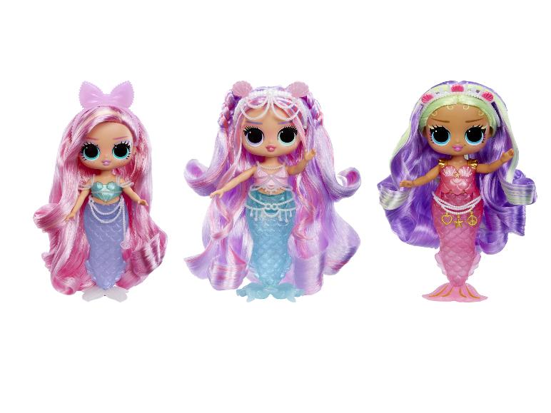 Drei Meerjungfrauenpuppen mit farbigem Haar und schimmernden Schwänzen.