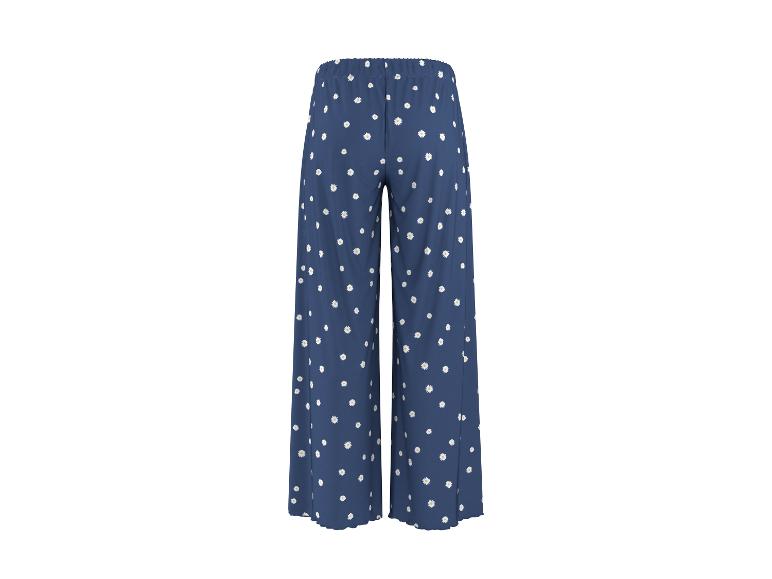 Blaue Hose mit weißen Gänseblümchen