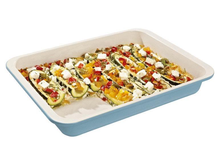 Zucchini, Paprika und Feta in einer Auflaufform
