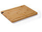 Ein rechteckiges Bambus-Schneidebrett mit abgeschrägter Kante.