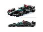 Zwei Ansichten eines schwarzen und türkisfarbenen LEGO Technic Mercedes-AMG F1 W14 E Performance Autos.