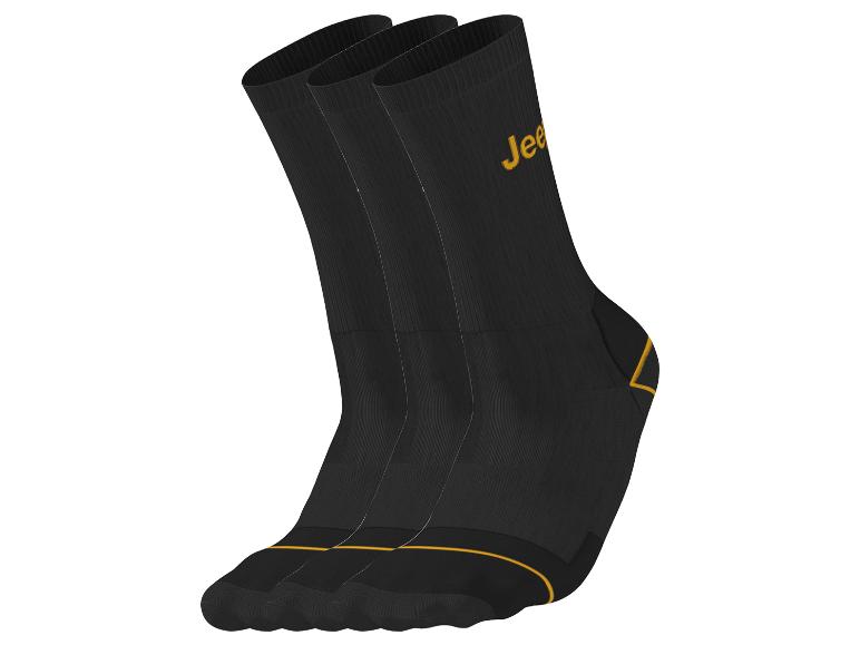 Drei schwarze Socken mit gelbem „Jeep“-Logo und gelben Akzenten.