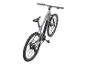 Graues E-Mountainbike mit schwarzem Sattel und Lenker, auf weißem Hintergrund.