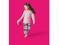 Mädchen in rosa Pyjama mit karierter Hose und Mondkissen.