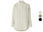 Ein cremefarbenes Hemd mit langen Ärmeln.