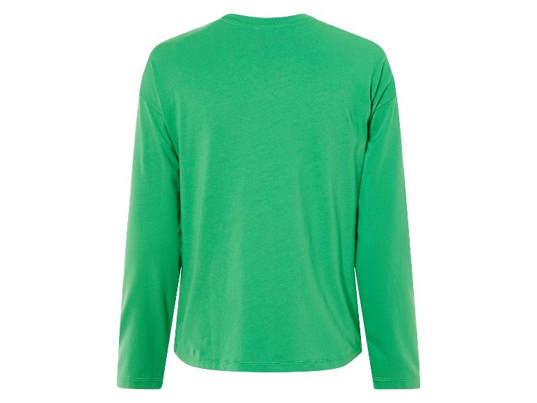 Ein grünes Langarmshirt mit Rundhalsausschnitt.
