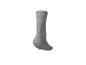 Einzelner grauer Socken, aufrecht stehend, von der Seite gesehen.