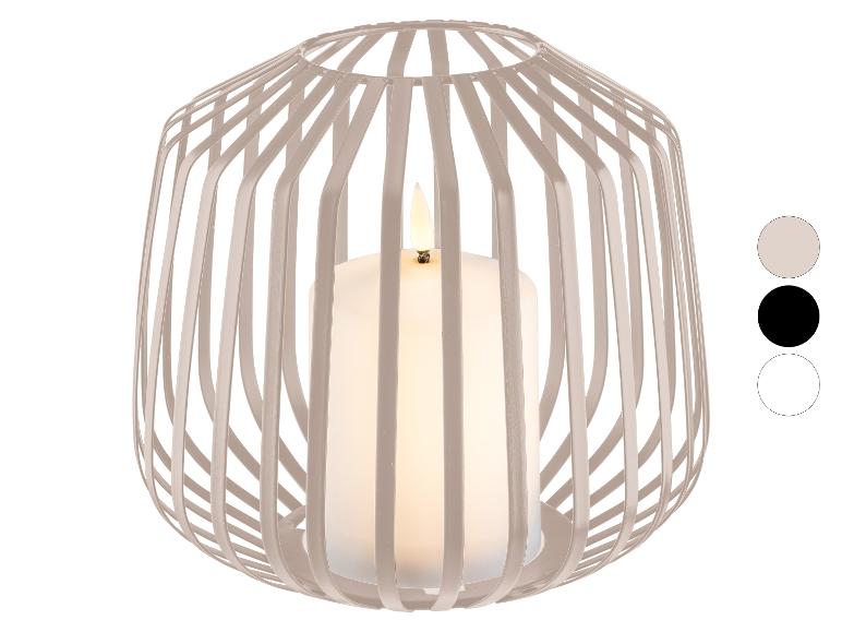 Dekorative Metalllaterne mit LED-Kerze innen, erhältlich in Beige, Schwarz und Weiß.