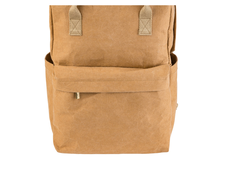 Ein brauner Rucksack aus papierähnlichem Material.