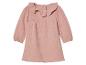 Rosa Babykleid mit langen Ärmeln und Rüschenkragen.