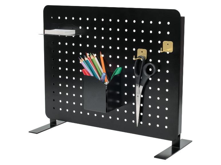 Schwarzer Metall-Schreibtischorganizer mit Zubehör.