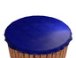 Eine blaue Abdeckung für einen Holz-Whirlpool.
