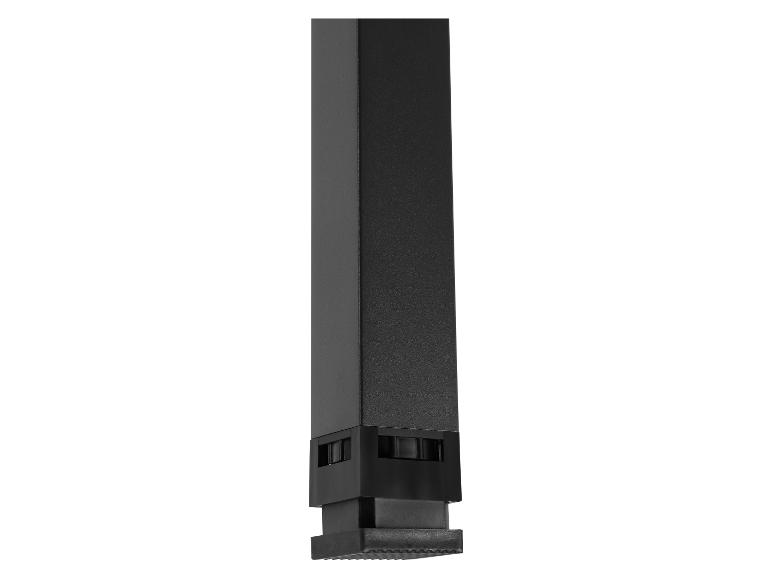 Schwarzes Metallbein mit Kunststofffuß auf weißem Hintergrund