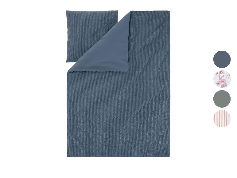 Blaues Bettwäsche-Set mit gestreifter Textur, inklusive Farbmuster und Designs.