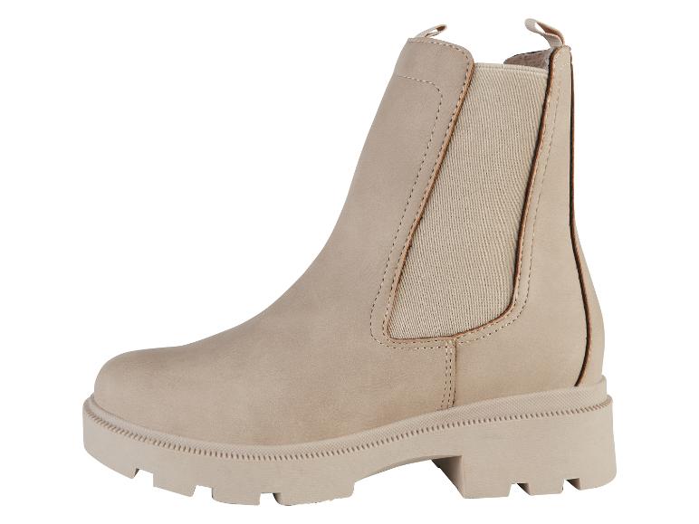Beige Chelsea Boots mit dicker Sohle.