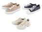 Drei Paar Sneakers: zwei 'QS by s.Oliver' Canvas-Sneakers und ein weißer Chunky-Sneaker.