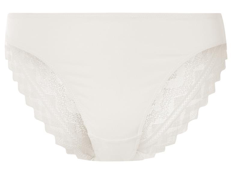 Weißer Slip mit Spitze.