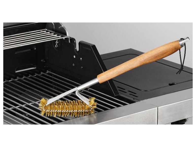 Grillreinigungsbürste auf einem Edelstahl-Grillrost