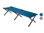 Ein blaues Campingbett mit schwarzen Beinen.