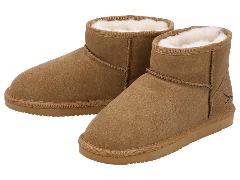 Ein Paar braune Wildlederstiefel mit weißem Kunstfellfutter.