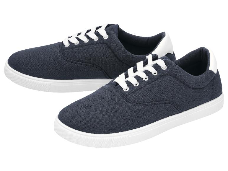 Ein Paar dunkelblaue Sneaker mit weißen Schnürsenkeln und Sohlen.