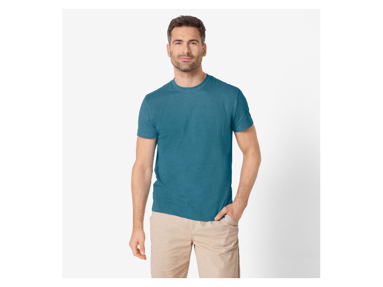 Herren-T-Shirt und Hose: Casual-Stil.