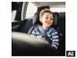 Lächelndes Kind im BABYGO Safechild Isofix Kindersitz. [KI-generiertes Bild]