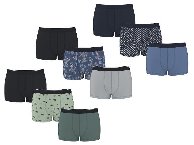 Ein Sortiment an Baumwoll-Boxershorts in verschiedenen Farben und Mustern, darunter Ananas und Autos.