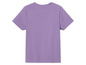 Ein lilafarbenes T-Shirt mit kurzen Ärmeln.