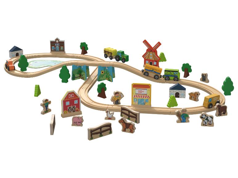 Holzeisenbahn-Set im Bauernhof-Design mit Schienen, Fahrzeugen und Figuren.
