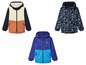 Drei Kinderjacken mit Kapuze, eine mit Robotermuster, eine mit Helly Hansen Logo und eine blaue und hellblaue.