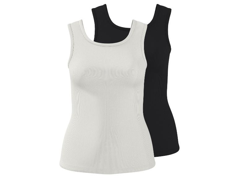 Zwei gerippte Damen-Tanktops, eines in Weiß und eines in Schwarz.