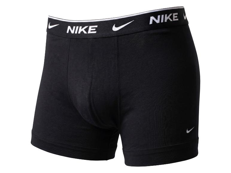 Schwarze Herren-Boxershorts mit weißem Bund und Logo.