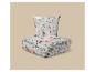 Bettbezug- und Kissen-Set mit floralem Rosenmuster in Grau und Rosa.